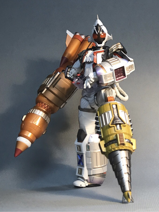 雕刻家 Jun Goto 的 SIC幪面超人 FOURZE Base States 評論